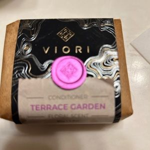 Viori shampoo, bar, and conditioner